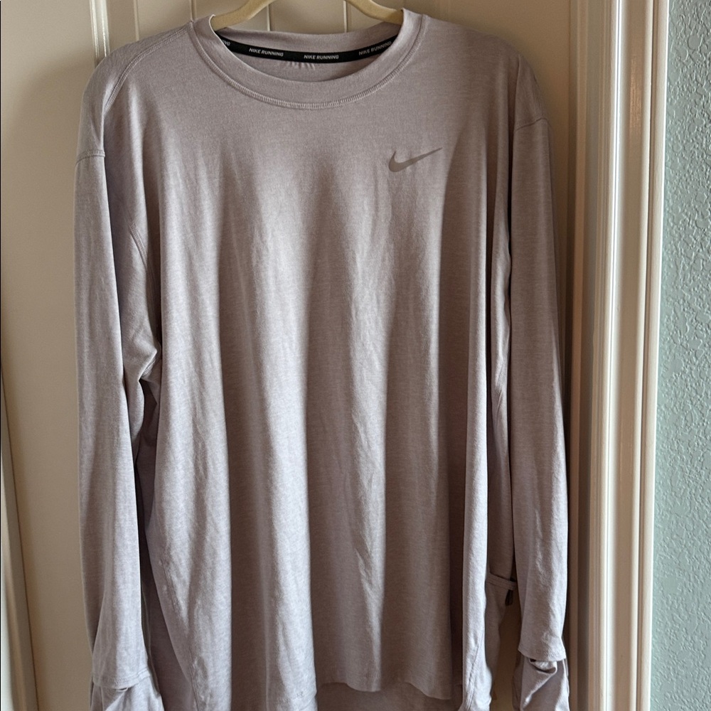Nike Women’s Dri-fit Light Gray Long Sleeve Tee